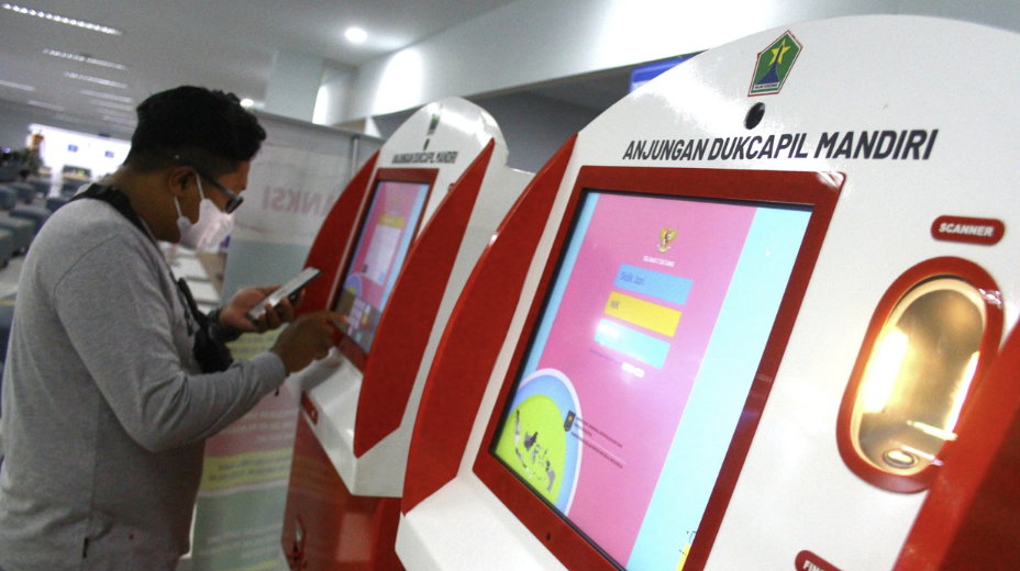 REVOLUSI LAYANAN PUBLIK: Anjungan Dukcapil Mandiri (ADM) Hadirkan Cetak Dokumen Kependudukan 24 Jam Tanpa Antre