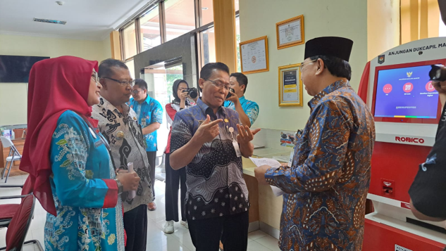 Permudah Layanan, Disdukcapil Kota Magelang Hadirkan Tiga Anjungan Dukcapil Mandiri dari ROBICO